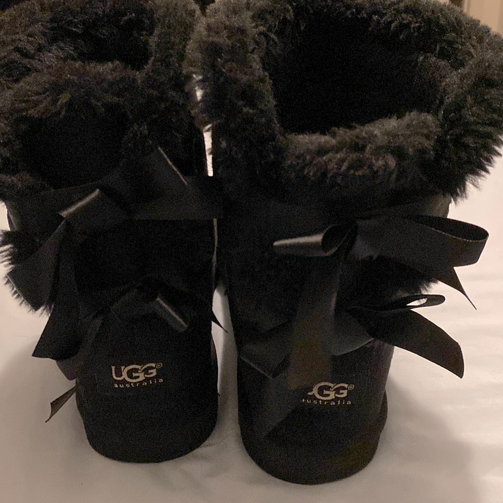 Black Ugg boots size 8. Like New Very Good Condition